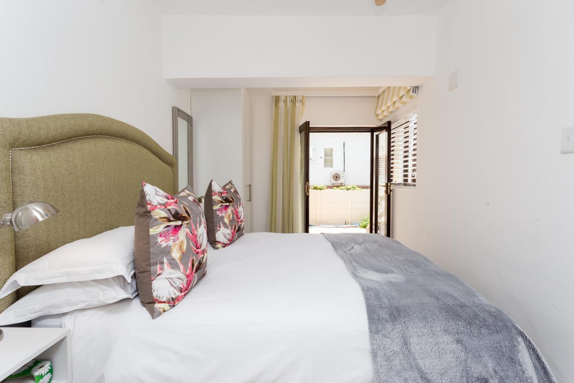 Maartens Guesthouse Cape Town Exterior photo